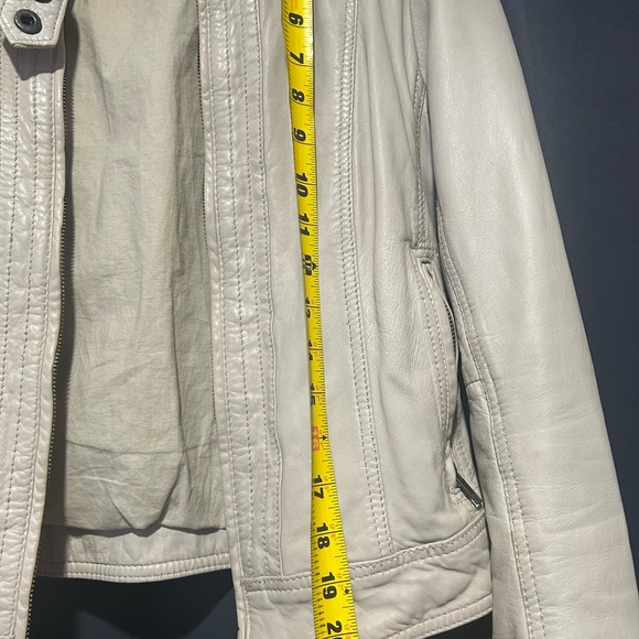 SOLD! Beautiful cream Bagatelle genuine leather jacket, size S, very loved 🥰. - Picture 4 of 4